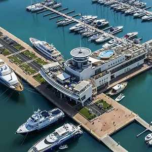 Yacht Club Marina Di 2*, Loano Italië