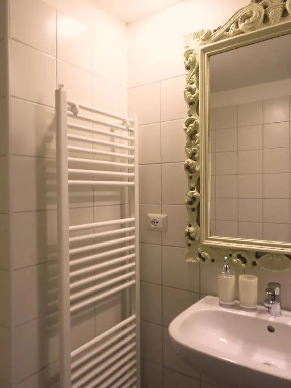 Bed & Breakfast La Contrada B&B Casnate Con Bernate Italy
